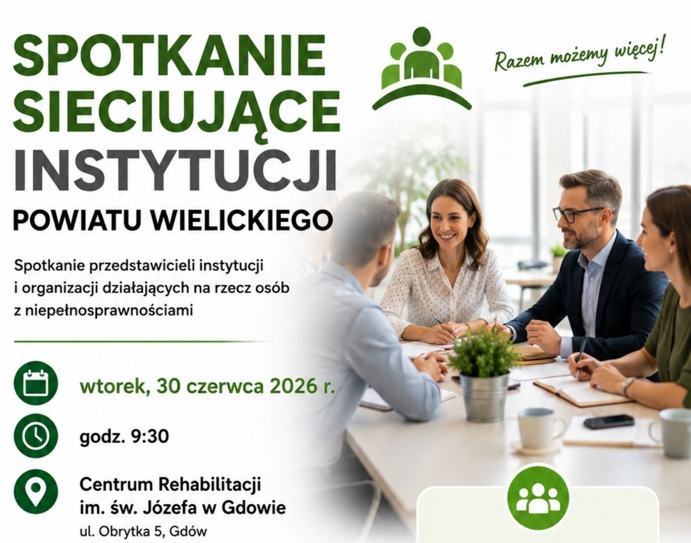 Plakat zapraszający na spotkanie sieciujące instytucji Powiatu Wielickiego działających na rzecz osób z niepełnosprawnościami, 30 czerwca 2026 r. o godz. 9:30 w Centrum Rehabilitacji im. św. Józefa w Gdowie, ul. Obrytka 5. Po prawej zdjęcie przedstawiające osoby podczas spotkania przy stole.